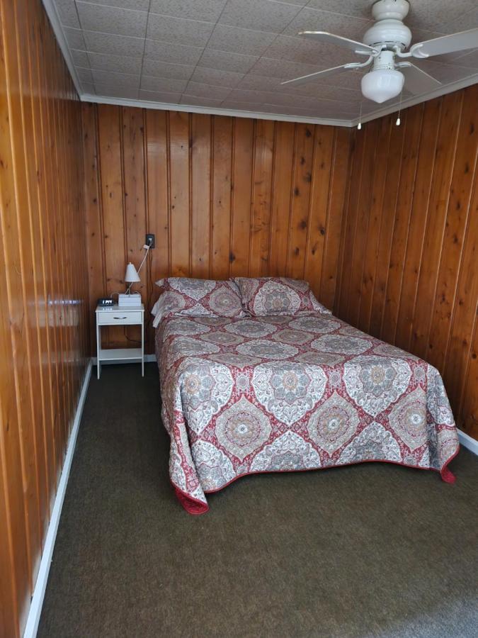 Little River Motel Saint Regis St. Regis Екстериор снимка