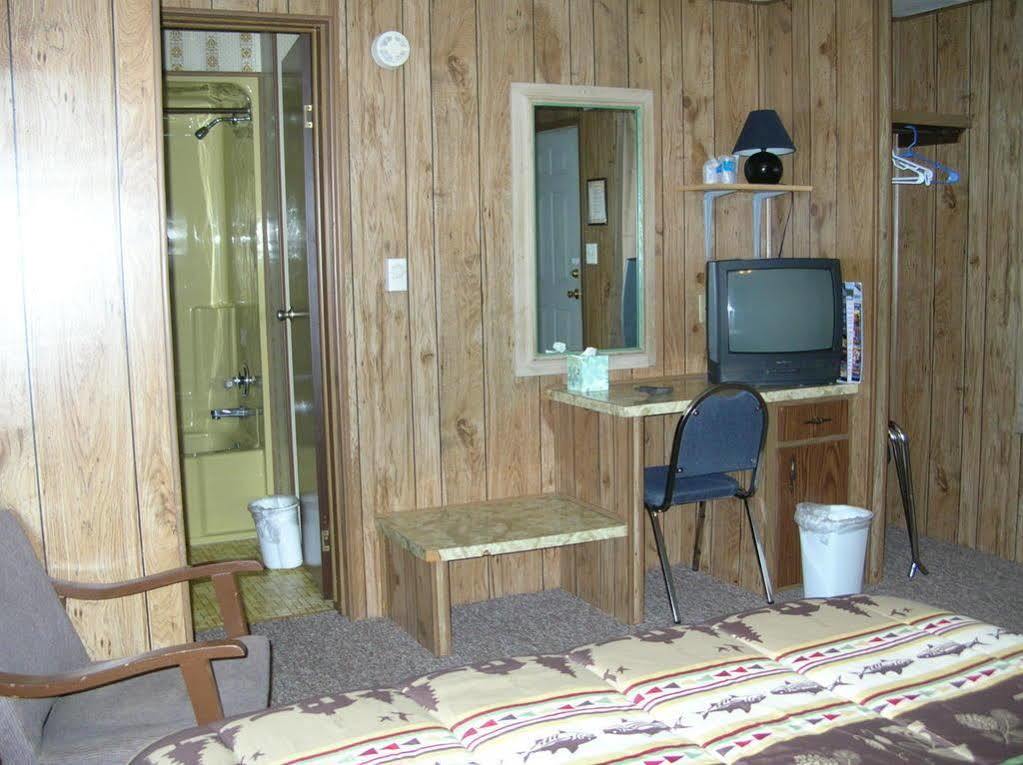 Little River Motel Saint Regis St. Regis Екстериор снимка