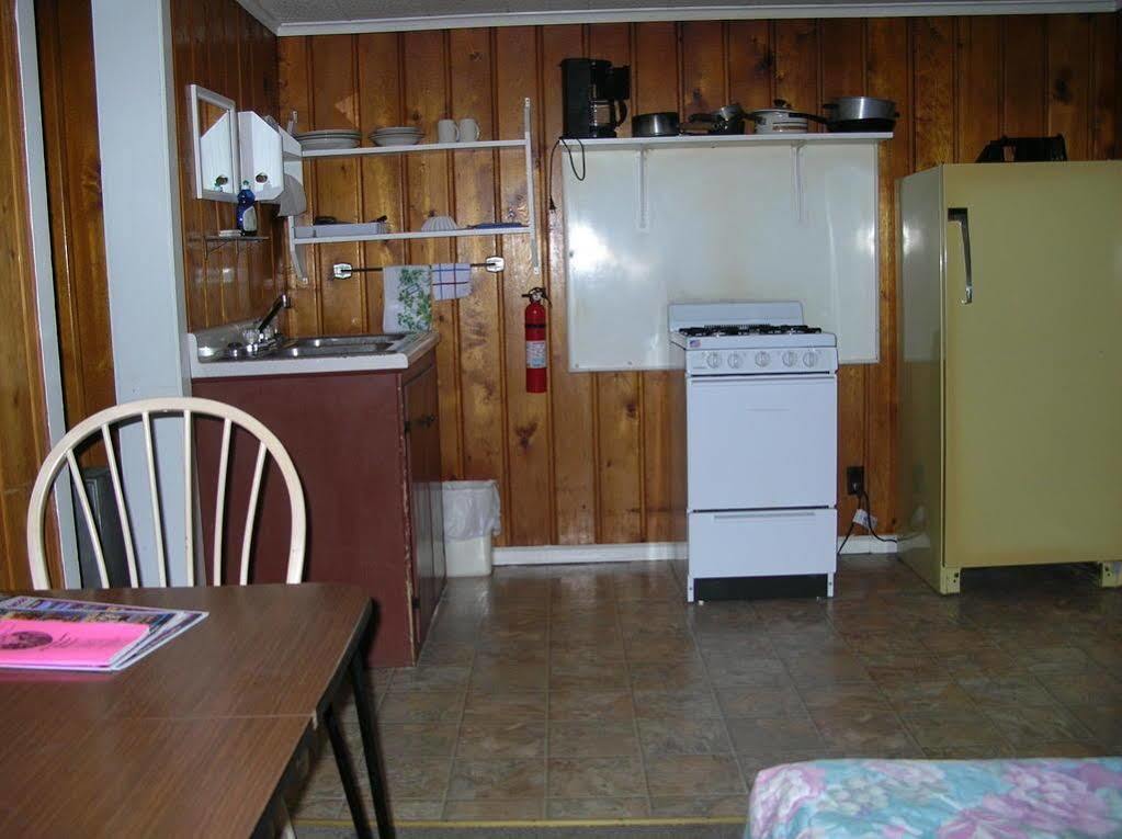 Little River Motel Saint Regis St. Regis Екстериор снимка