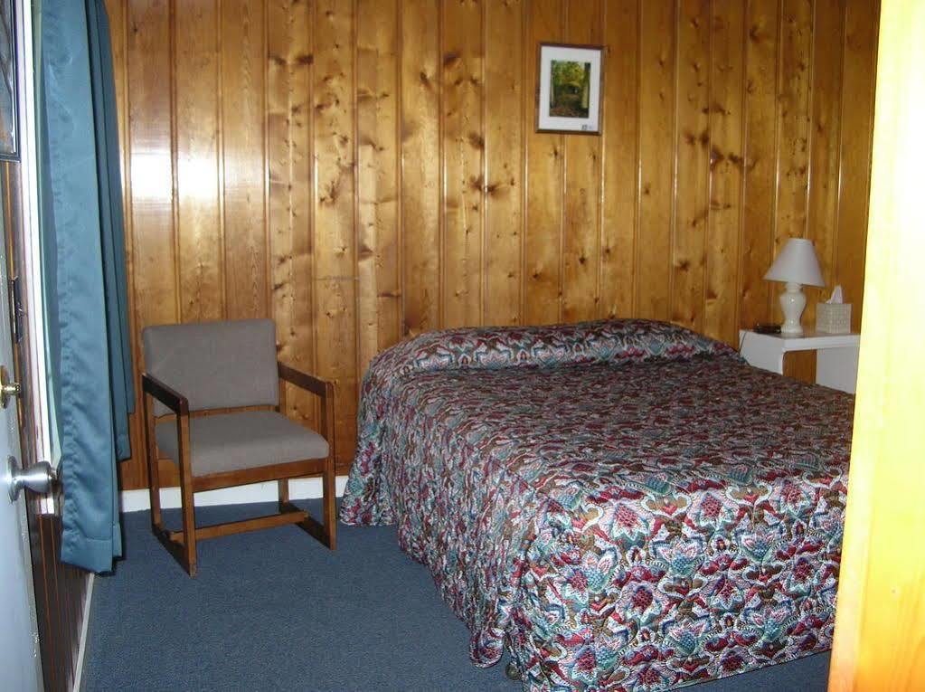 Little River Motel Saint Regis St. Regis Екстериор снимка
