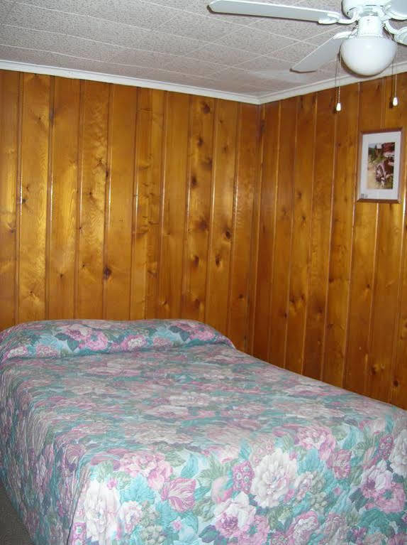 Little River Motel Saint Regis St. Regis Екстериор снимка