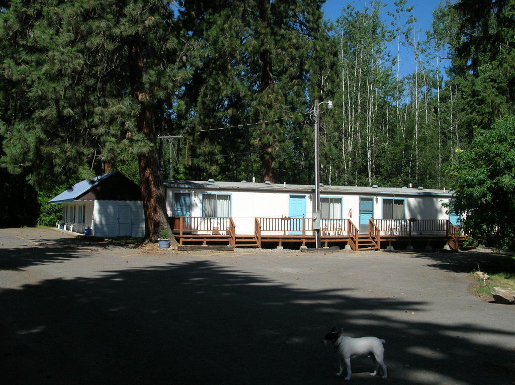 Little River Motel Saint Regis St. Regis Екстериор снимка