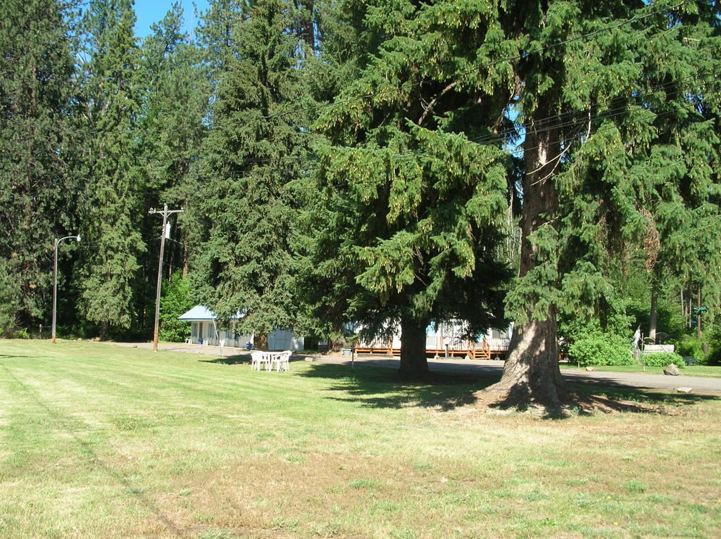 Little River Motel Saint Regis St. Regis Екстериор снимка