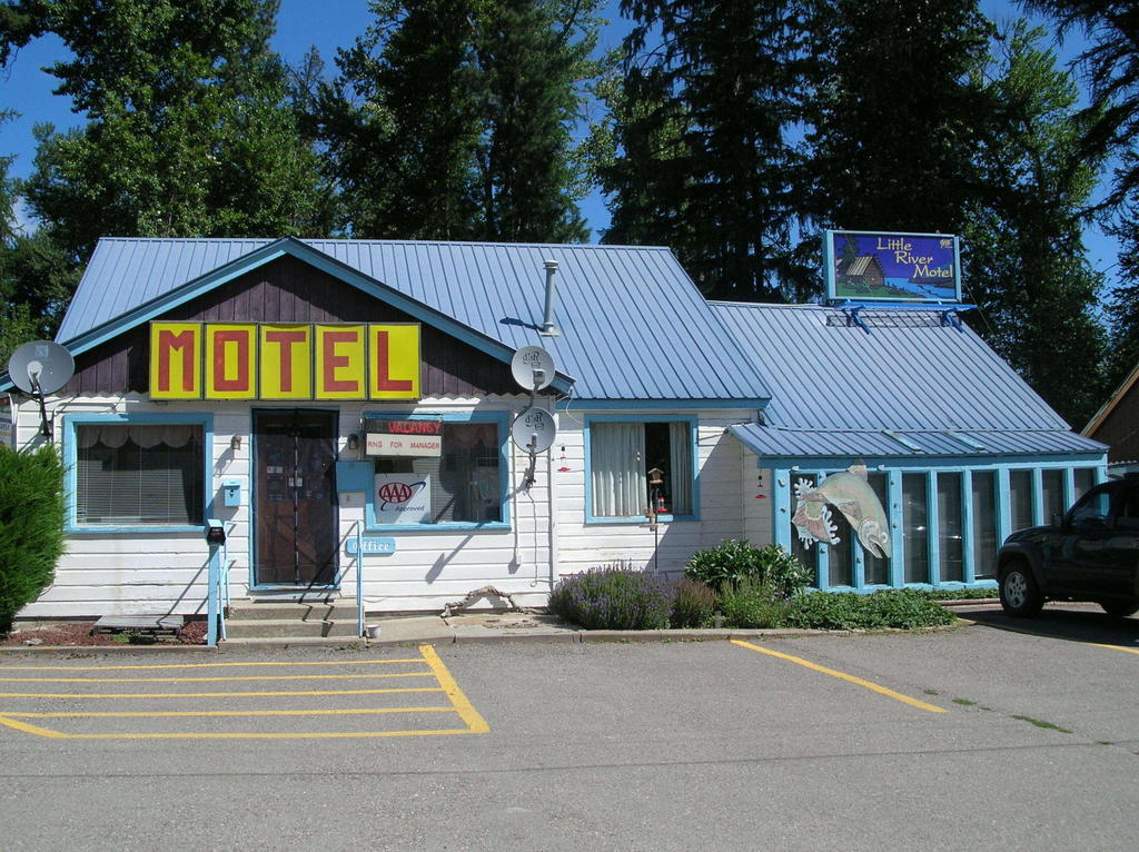 Little River Motel Saint Regis St. Regis Екстериор снимка